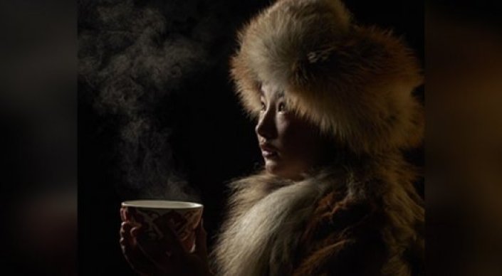 مونعولياداعى قازاق قىزدىڭ سۋرەتى National Geographic بايقاۋىندا ءبىرىنشى ورىنعا يە بولدى