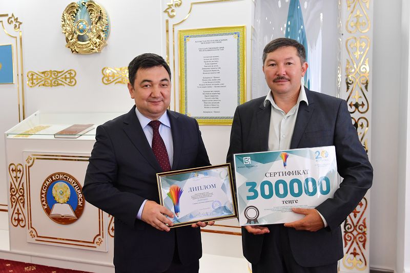 «Egemen Qazaqstan» گازەتى جاريالاعان كاريكاتۋرا بايقاۋىنىڭ جەڭىمپازدارى انىقتالدى