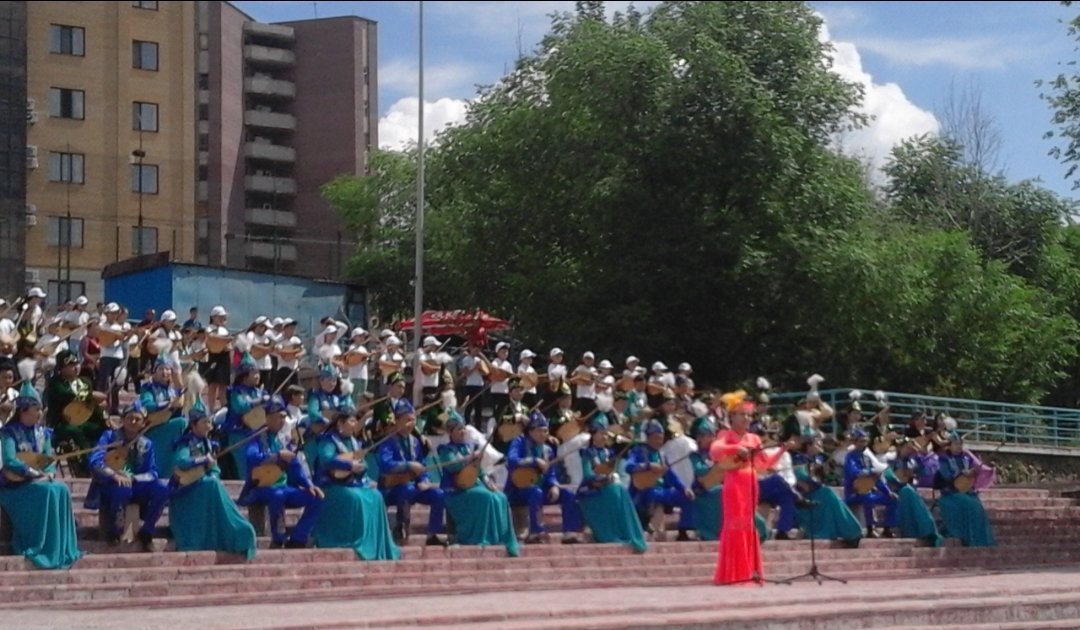 سەمەيدە ءبىر مەزەتتە 500 ادام كۇي ورىندادى