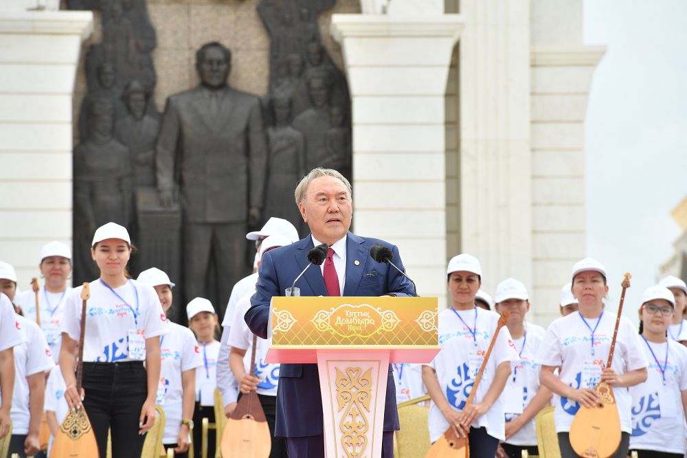 ۇلتتىق دومبىرا كۇنى بارشا قازاقستاندىقتاردى ۇيىستىرعان حالىقتىق مەرەكەگە اينالدى