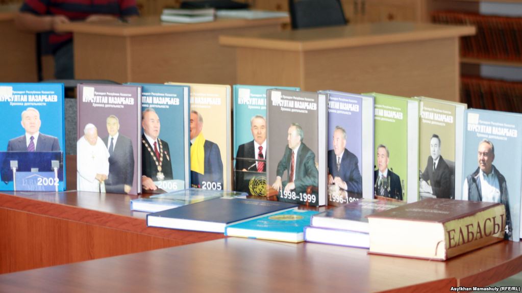 اباي اتىنداعى قازاق ۇلتتىق پەداگوگيكالىق ۋنيۆەرسيتەتىنە ەلباسى كىتاپتارىن سىيعا تارتتى