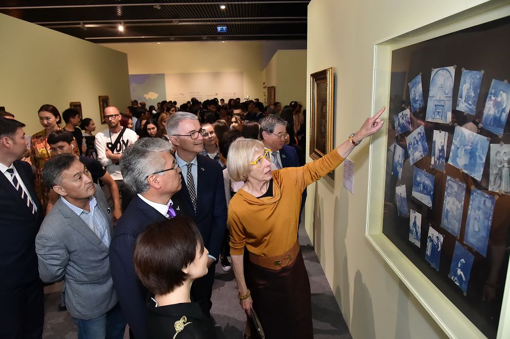 قيال الەمىنە جەتەلەيتىن كارتينالار