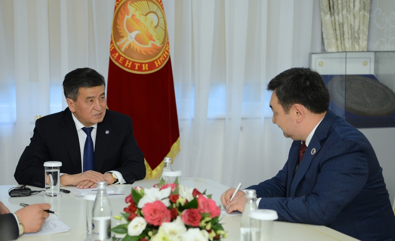 قىرعىز پرەزيدەنتى سوورونباي جەەنبەكوۆ حالىقارالىق تۇركى اكادەمياسىنىڭ باسشىسىن قابىلدادى