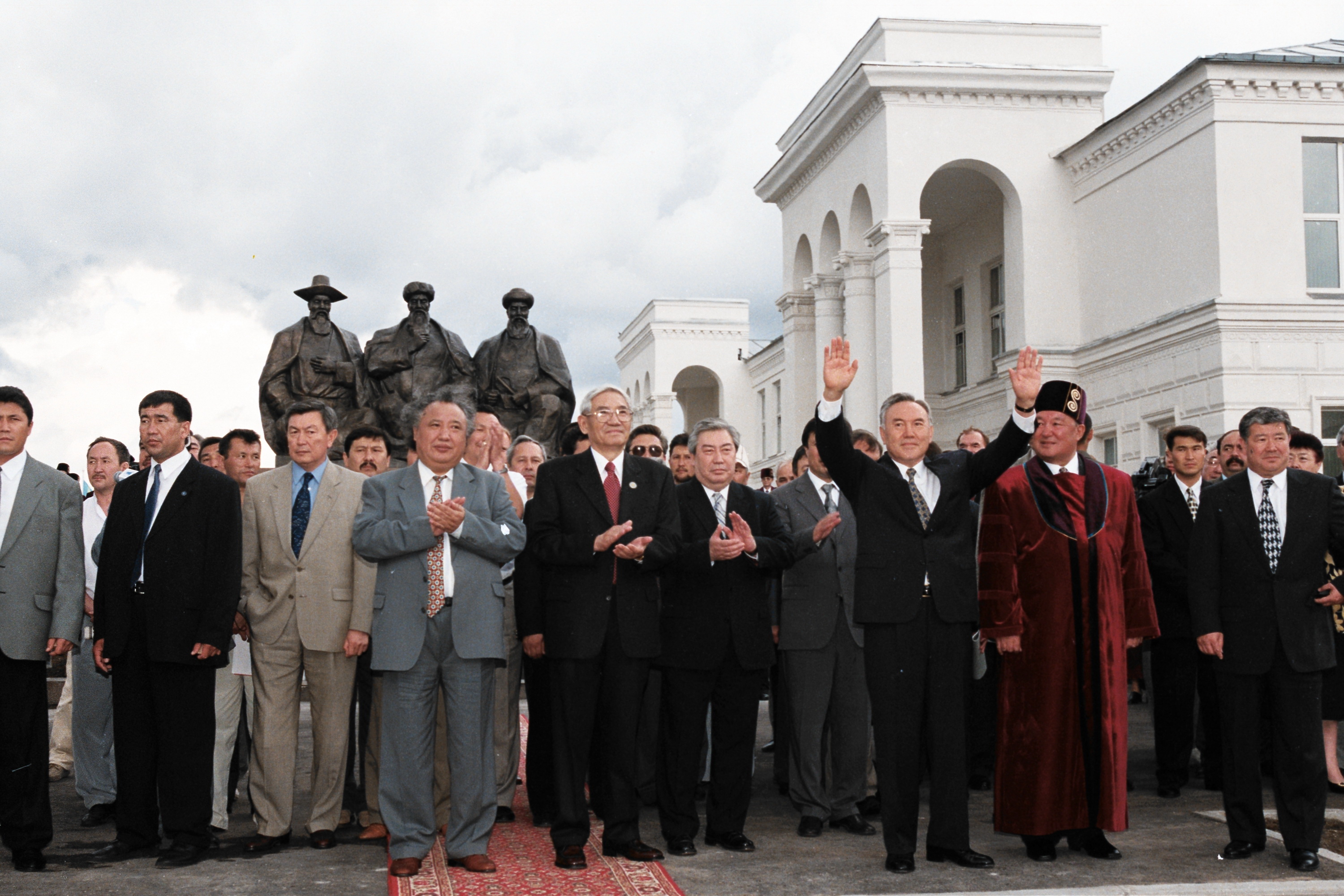 ماحمۇت قاسىمبەكوۆ. ورتالىققا ورنىعۋ