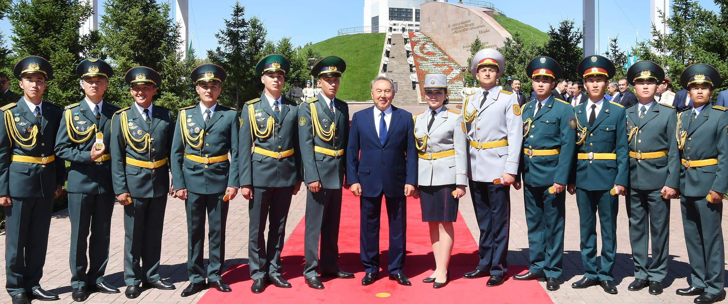 ەلباسى ەلىمىزدەگى ەڭ ۇلكەن تۋدى كوتەرۋ ءراسى­­مىنە قاتىستى