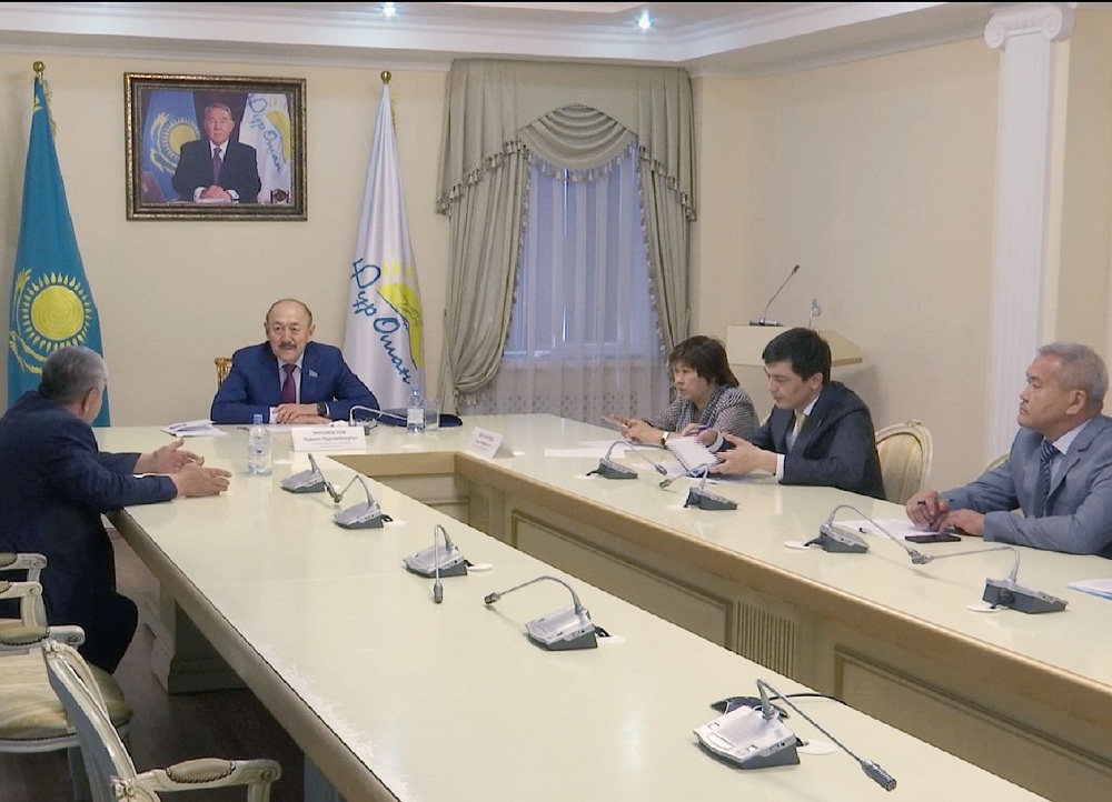 ن.نۇرسيپاتوۆ «نۇر وتان» پارتياسىنىڭ پاۆلودار وبلىستىق بولىمشەسىندە ازاماتتاردى قابىلدادى