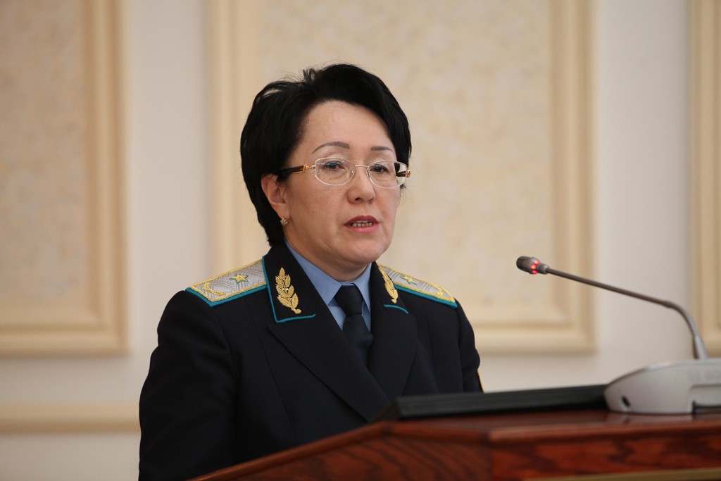 ەرلان ساعاديەۆ ساۋلە ايتپاەۆانى ۇەۇ وكىلدەرىمەن تانىستىردى