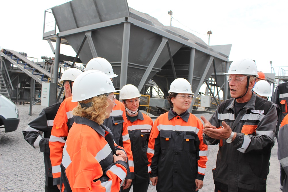 جۇمىسشىلار ءماجىلىس دەپۋتاتتارىنان تۇرعىن ۇيلەردى  ورتالىقتاندىرعان جىلۋ قۇبىرىنا قوسۋعا كومەك سۇرادى