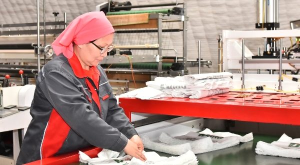 اقتوبەدە تابيعاتقا كەرى ەكولوگيالىق اسەرىن تيگىزبەيتىن پوليەتيلەن قالتاشالار شىعارىلا باستادى