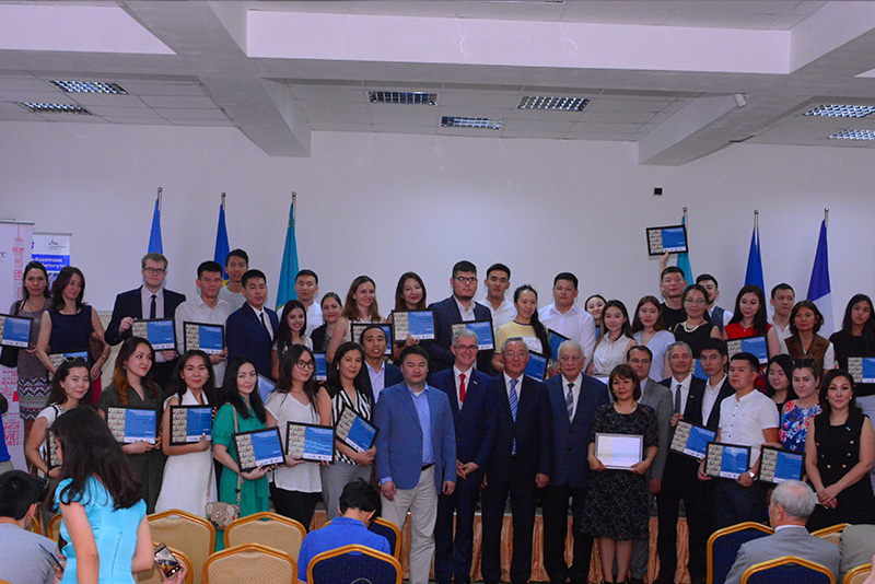 «اباي-ۆەرن» باعدارلاماسىنىڭ سەرتيفيكاتتارى تابىس ەتىلدى