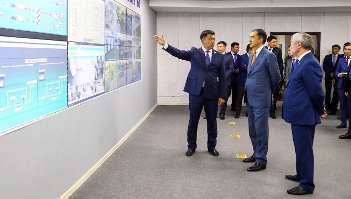 باقىتجان ساعىنتاەۆ اقتوبە وبلىسىنداعى يندۋستريالىق نىسانداردى ارالادى