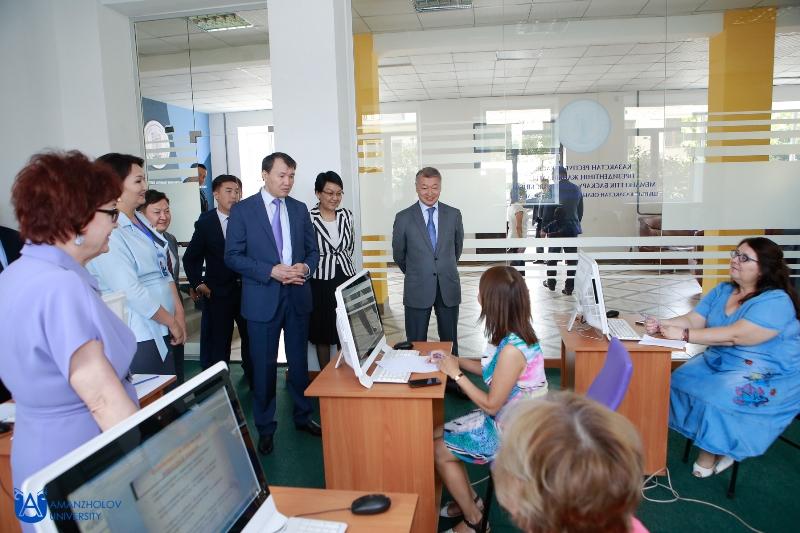 اليك شپەكباەۆ شقو-دا جۇزگە جۋىق اكىممەن كەزدەستى