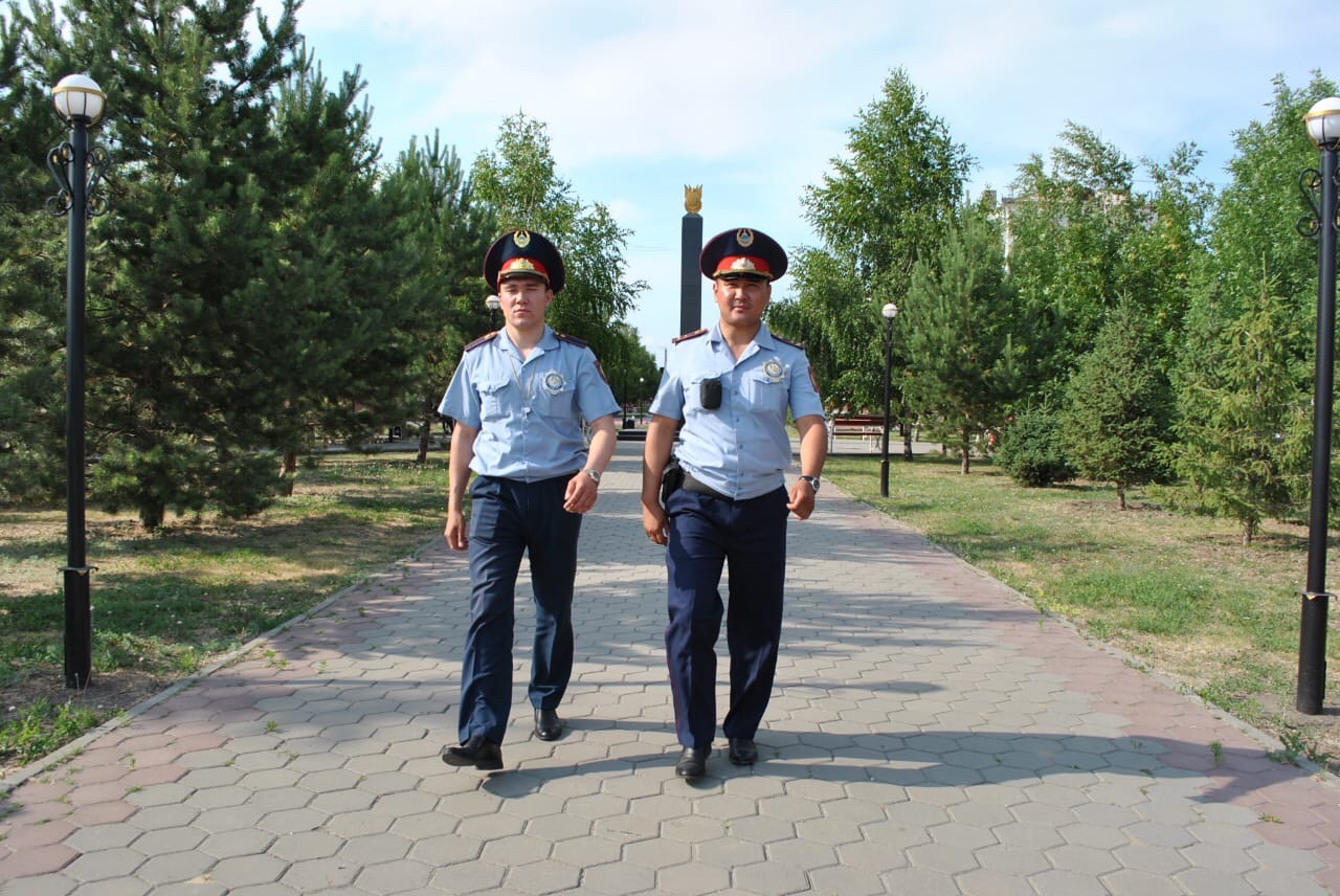 رۋدنىيدا پوليتسەيلەر رەسەيلىك ازاماتتى جۇرەك تالماسىنان امان الىپ قالدى