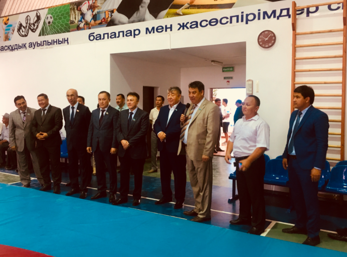 دەپۋتاتتار ماڭعىستاۋ وبلىسىنداعى سپورت مەكتەبىنە باردى