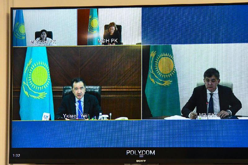 ب. ساعىنتاەۆ دەنساۋلىق ساقتاۋ جۇيەسىن دامىتۋ جانە ءونىمدى جۇمىسپەن قامتۋ ماسەلەلەرى بويىنشا كەڭەس وتكىزدى