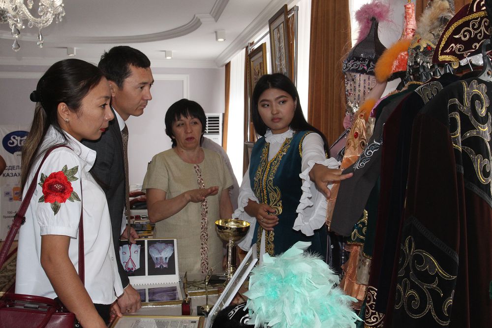 اڭگىمە وزەگى – ايەلدەردىڭ قوعام دامۋىنداعى ءرولى