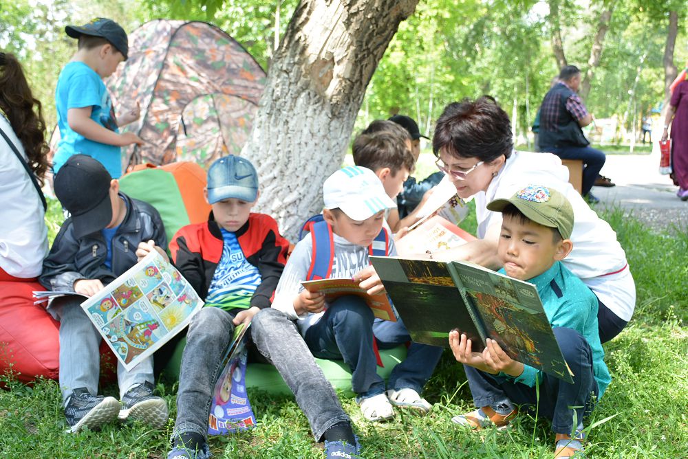 اشىق اسپان استىنداعى كىتاپحانا