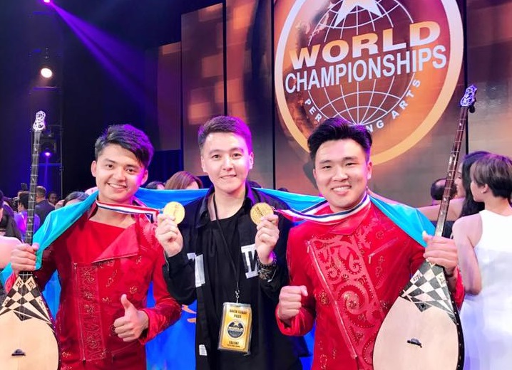 دومبىرا گولليۆۋدتى باعىندىردى