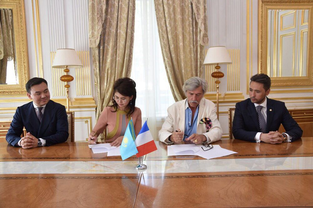 قازاق ادەبيەتىنىڭ فرانتسۋز تىلىندەگى انتولوگيالارى شىعادى