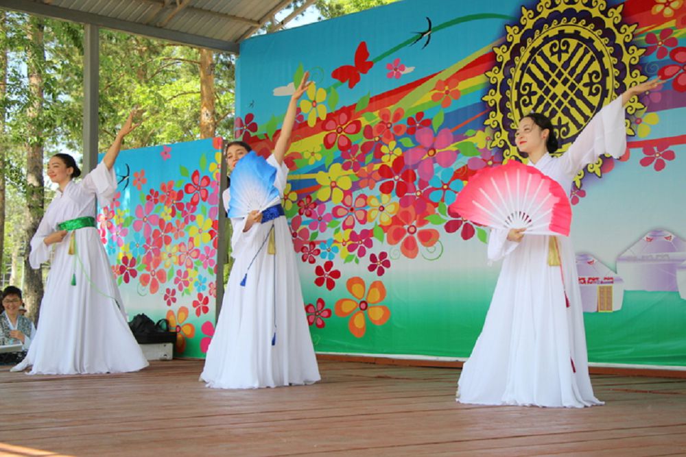 كورەيلەر سالت-ءداستۇرىن كورسەتتى