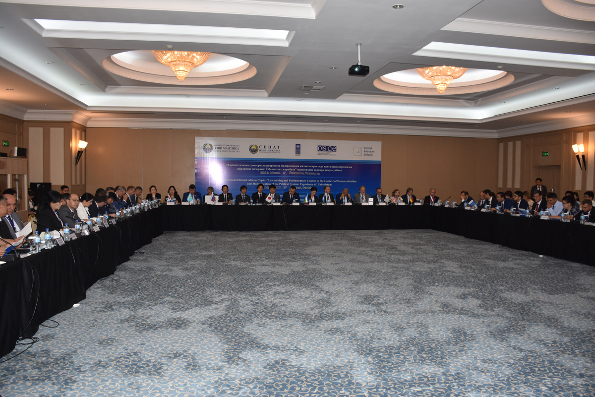 قازاقستان سەناتورلارى تاشكەنتتە دوڭگەلەك ۇستەل وتىرىسىنا قاتىستى