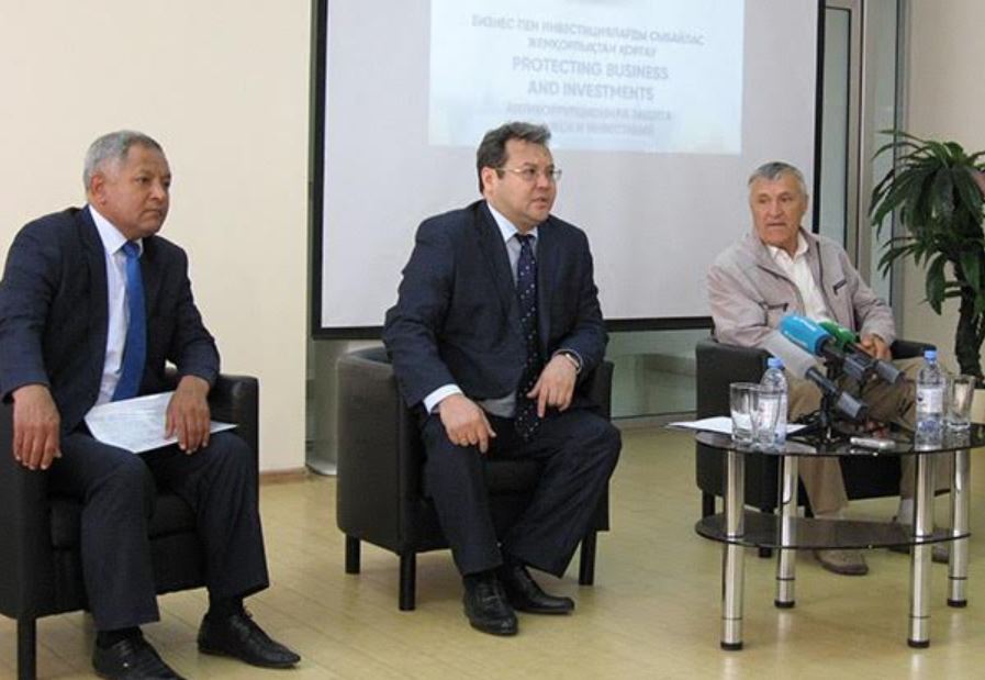 قوستانايدا مەملەكەتتى قىزمەتشىلەردىڭ ادەپ كودەكسىن بۇزعان اۋىل اكىمى قىزمەتتەن شەتتەتىلدى