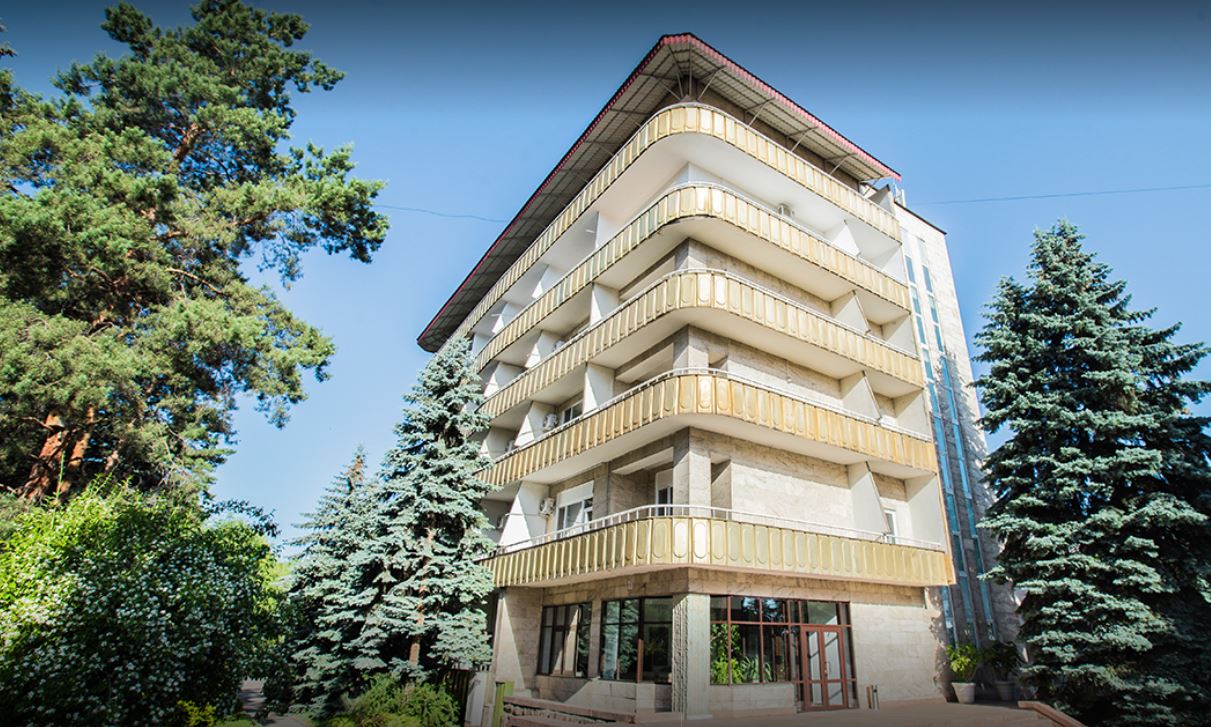 «Altyn Kargaly» كوحلەارلى يمپلانت جۇيەسى ورناتىلعان بالالاردى الەۋمەتتىك ورتاعا بەيىمدەيدى