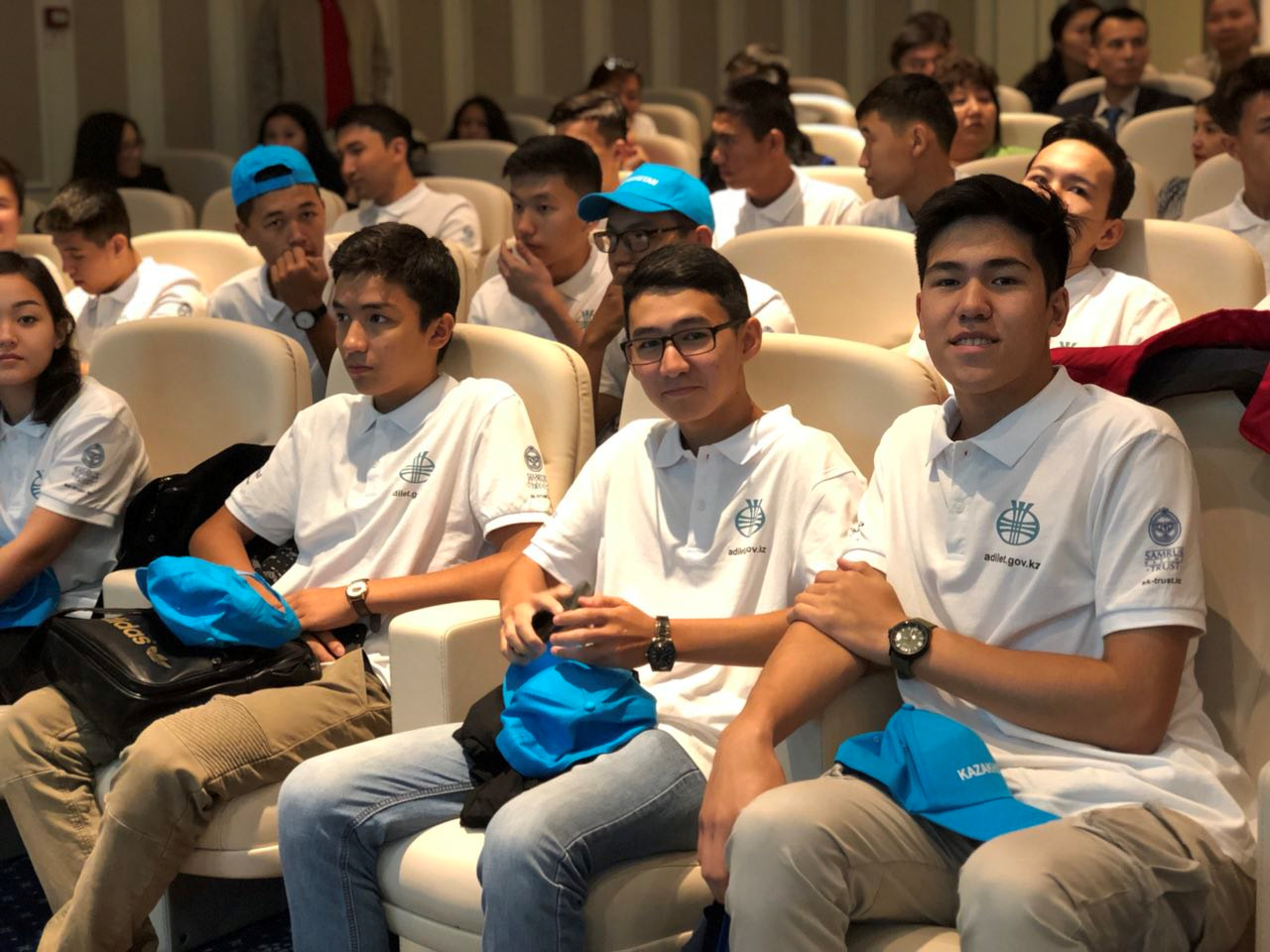 قازاقستاندىق وقۋشىلار  ۇلىبريتانيانىڭ اەروكوسموس مەكتەبىنە بارادى