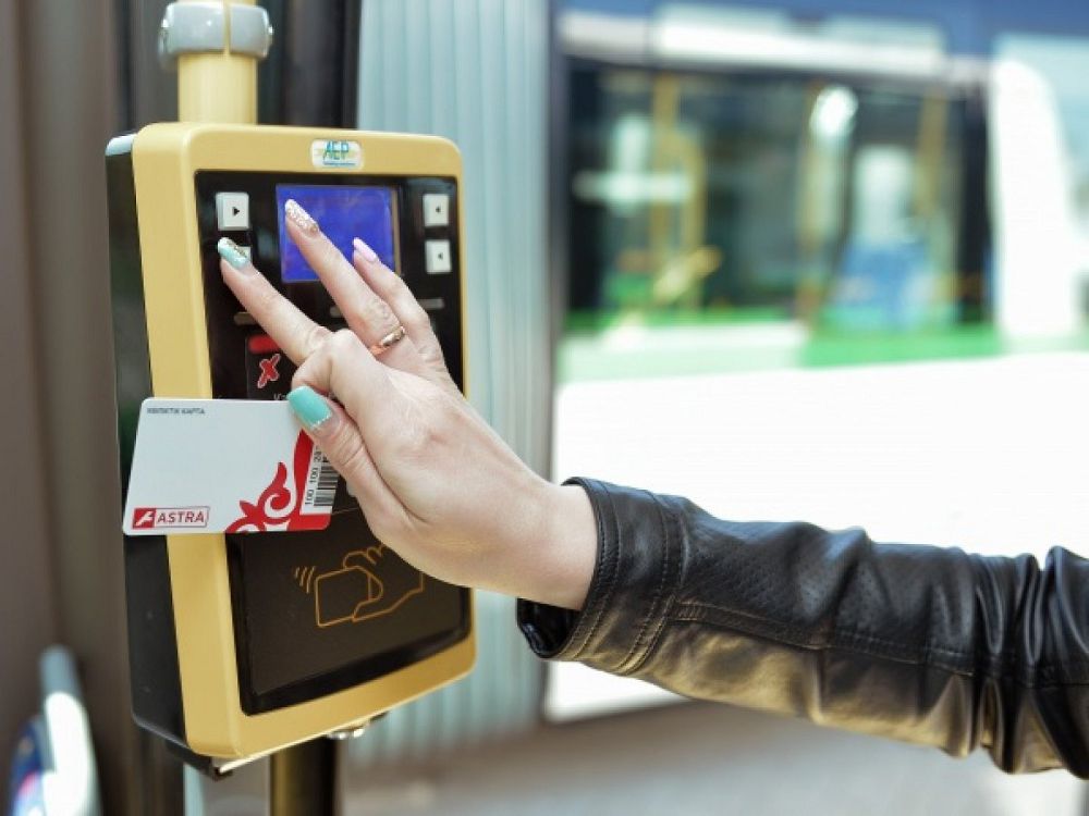 استانالىقتار جاڭا ەلەكتروندى بيلەت جۇيەسىنە قالاي قارايدى؟ (ۆيدەو)