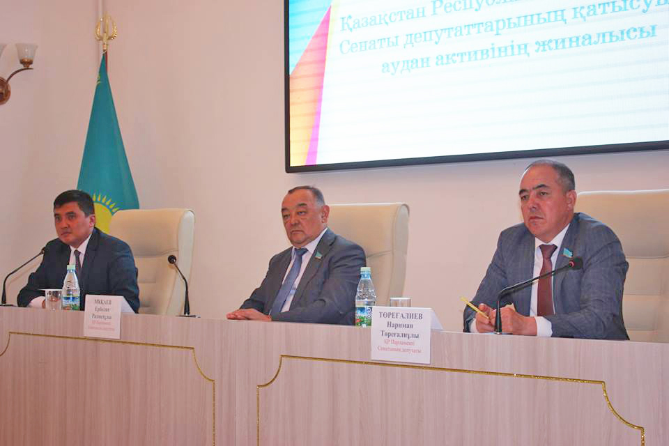 سەناتورلار باتىس قازاقستان وبلىسىنداعى جانىبەك اۋدانىندا بولدى
