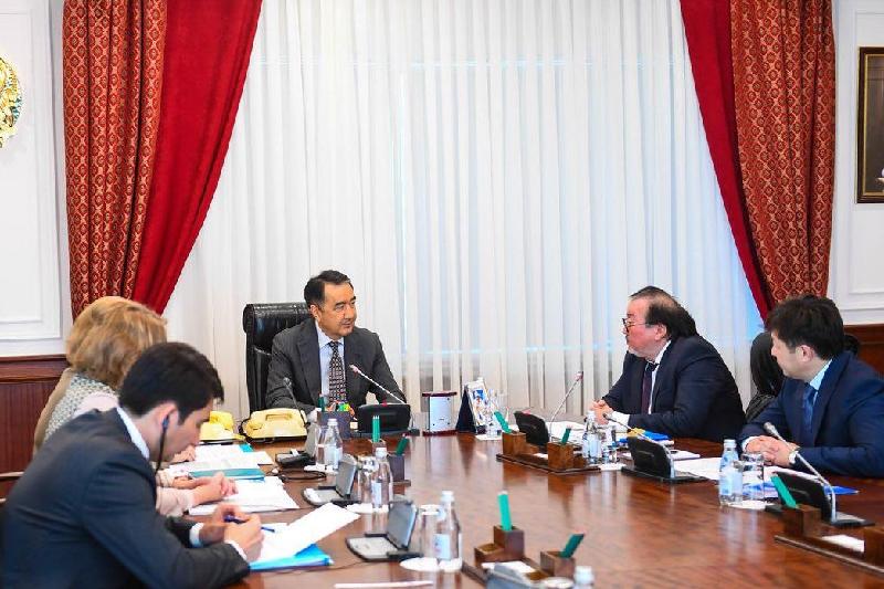 باقىتجان ساعىنتاەۆ قازاقستان جازۋشىلار وداعىنىڭ وكىلدەرىمەن كەزدەستى