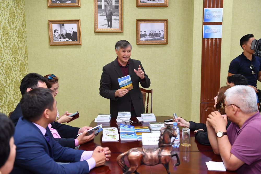 بايانعالي ءالىم­­جانوۆتىڭ 4 كىتابىنىڭ تانىستىرىلىمى ءوتى