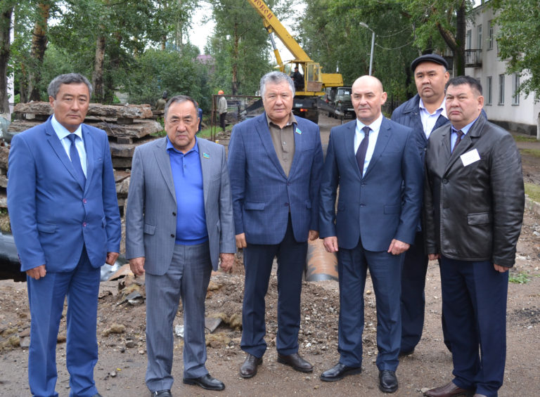 سەنات دەپۋتاتتارى داۋرەن ادىلبەكوۆ پەن راشيت اكىموۆ اقمولا وبلىسىندا بولدى