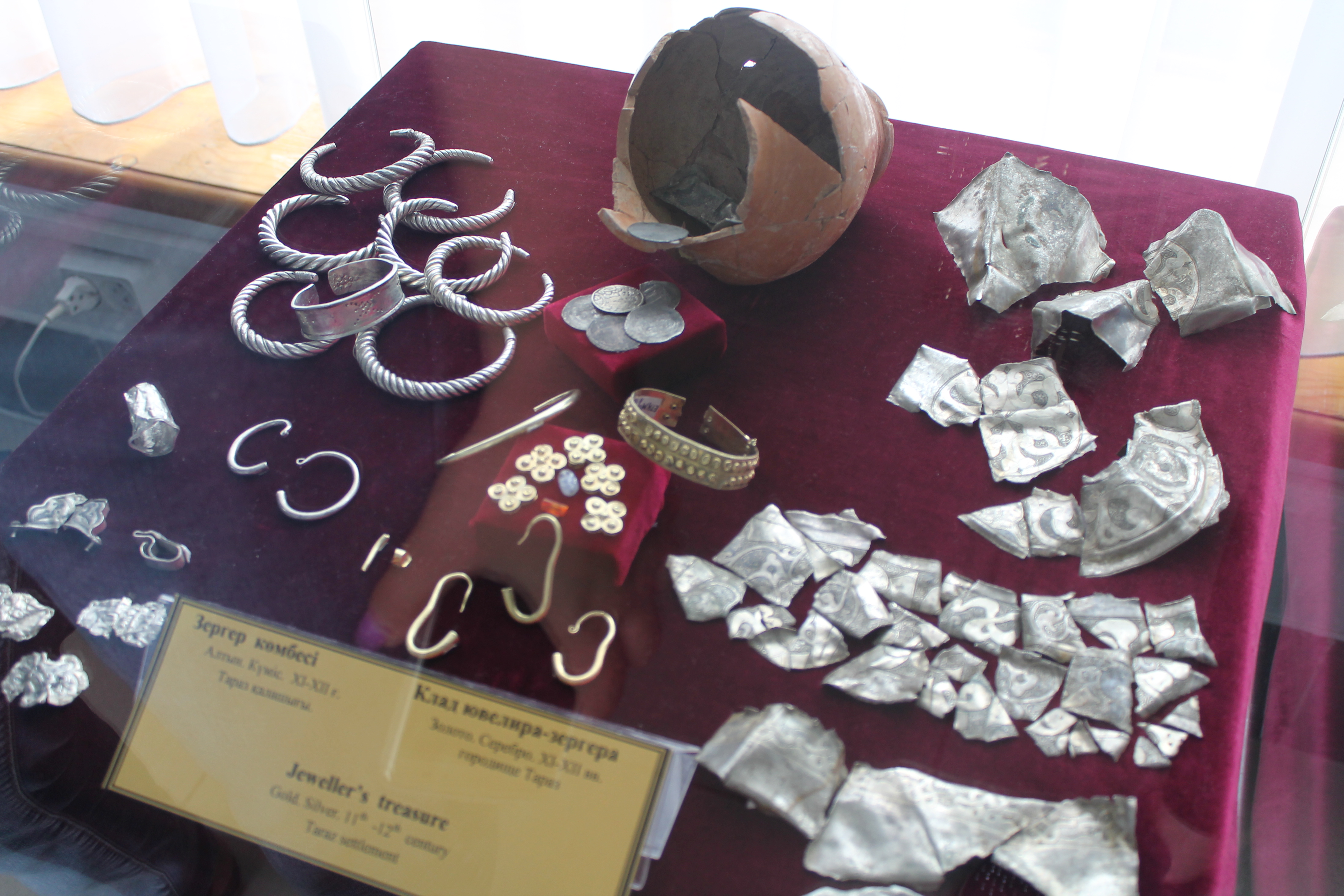 سولتۇستىك قازاقستاندا «ەجەلگى تاراز قازىنالارى» كورمەسى اشىلدى