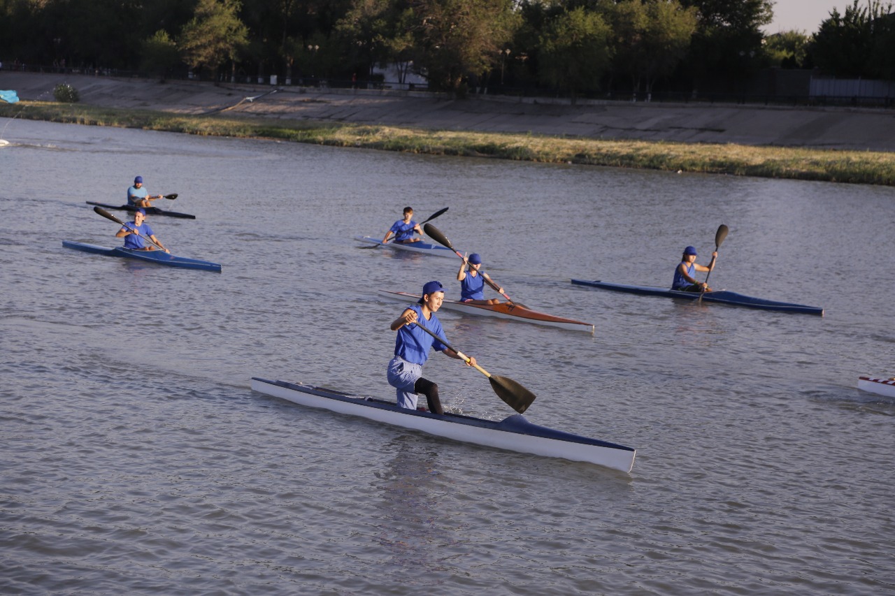 اتىراۋدا شاعىن قايىقتار شەرۋى ءوتتى