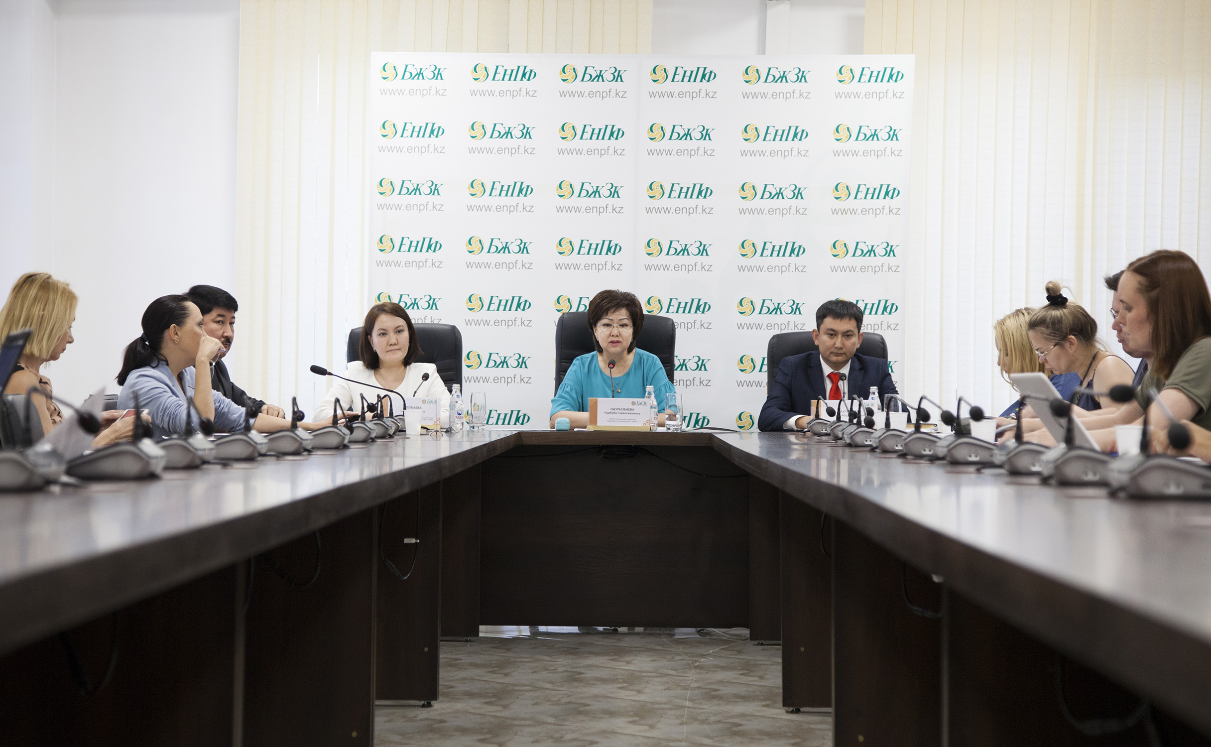 ەلىمىزدە زەينەتاقى قىزمەتتەرى «WhatsApp», «Telegram» مەسسەندجەرىنە قوسىلدى