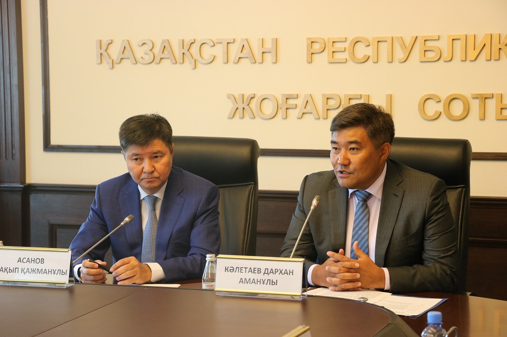 دارحان كالەتاەۆ پەن جاقىپ اسانوۆ مەدياتسيا سالاسىنداعى مەموراندۋمعا قول قويدى