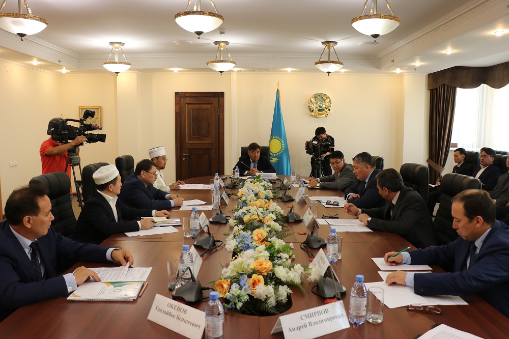 دارحان كالەتاەۆتىڭ توراعالىعىمەن قاجىلىق ماسەلەسى تالقىلاندى