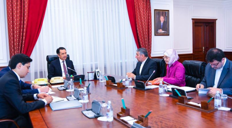 ب. ساعىنتاەۆ يران ەلشىسىمەن ساۋدا-ەكونوميكالىق ىنتىماقتاستىقتى كەڭەيتۋ كەلەشەگىن تالقىلادى