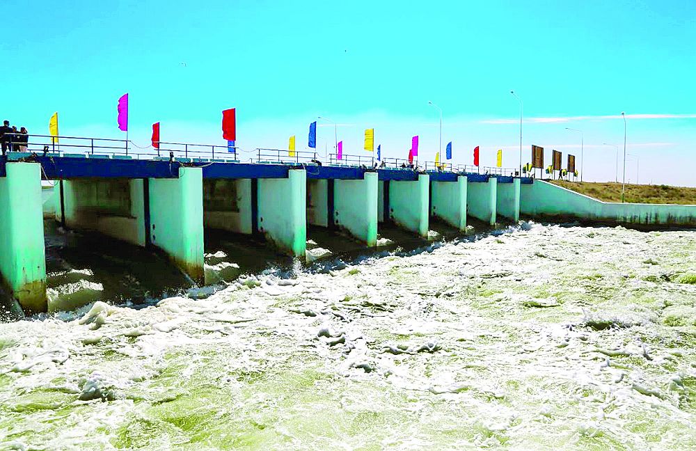 ارالدى قۇتقارۋ – الەمدى قۇتقارۋمەن پارا-پار