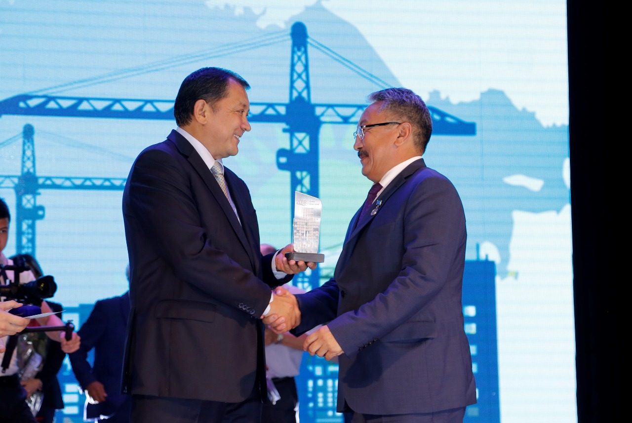 اتىراۋ وبلىسىندا قۇرىلىس سالاسىنىڭ ۇزدىكتەرىنە قۇرمەت كورسەتىلدى