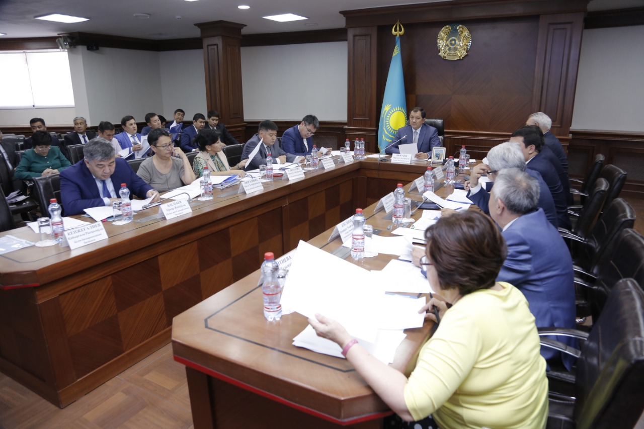 اتىراۋ وبلىسىندا جەرگىلىكتى بيۋدجەتتەن تالاپكەرلەرگە 230 گرانت ءبولىندى