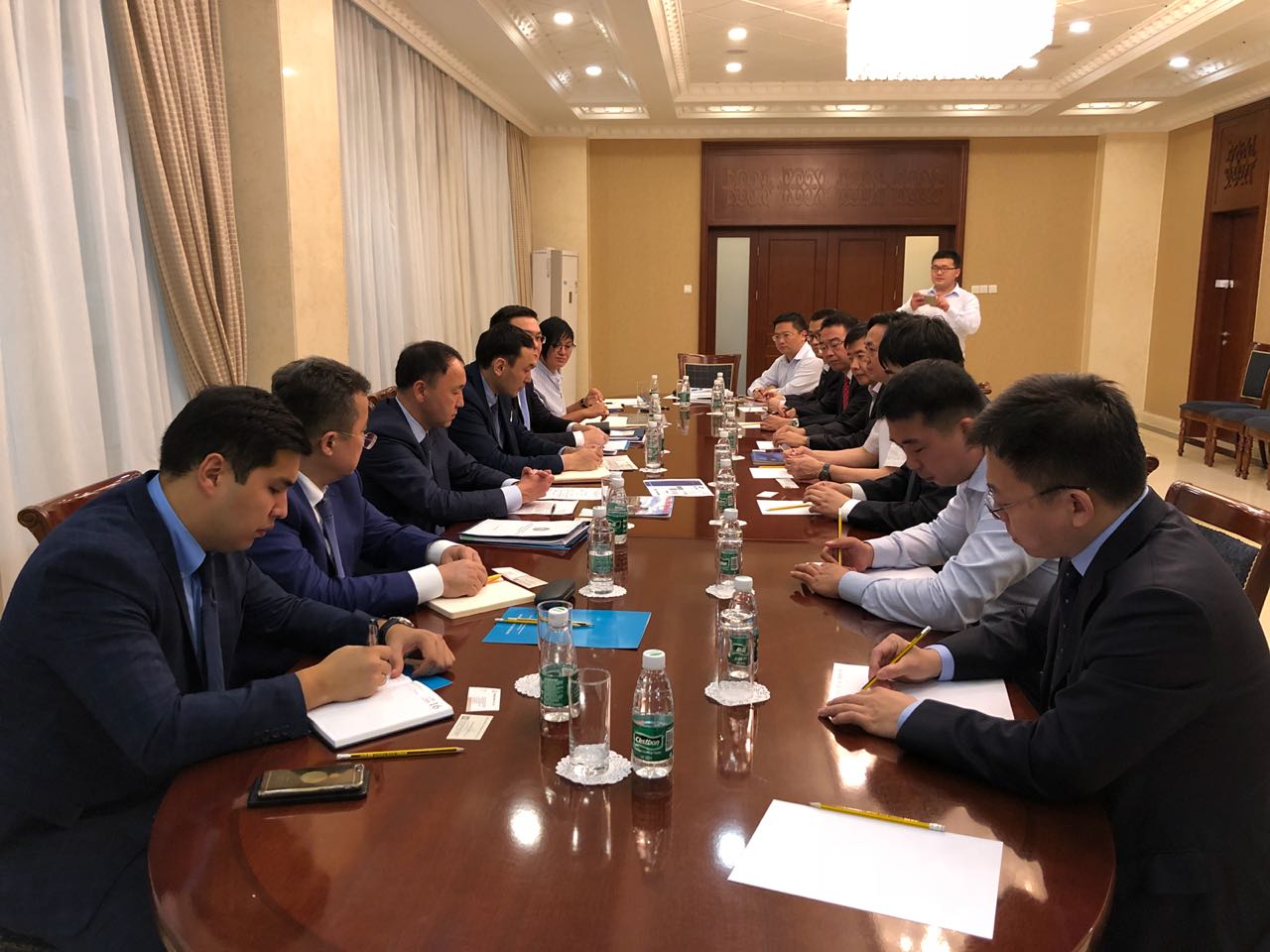 قوستانايدا قىتاي تراكتورلارى قۇراستىرىلادى