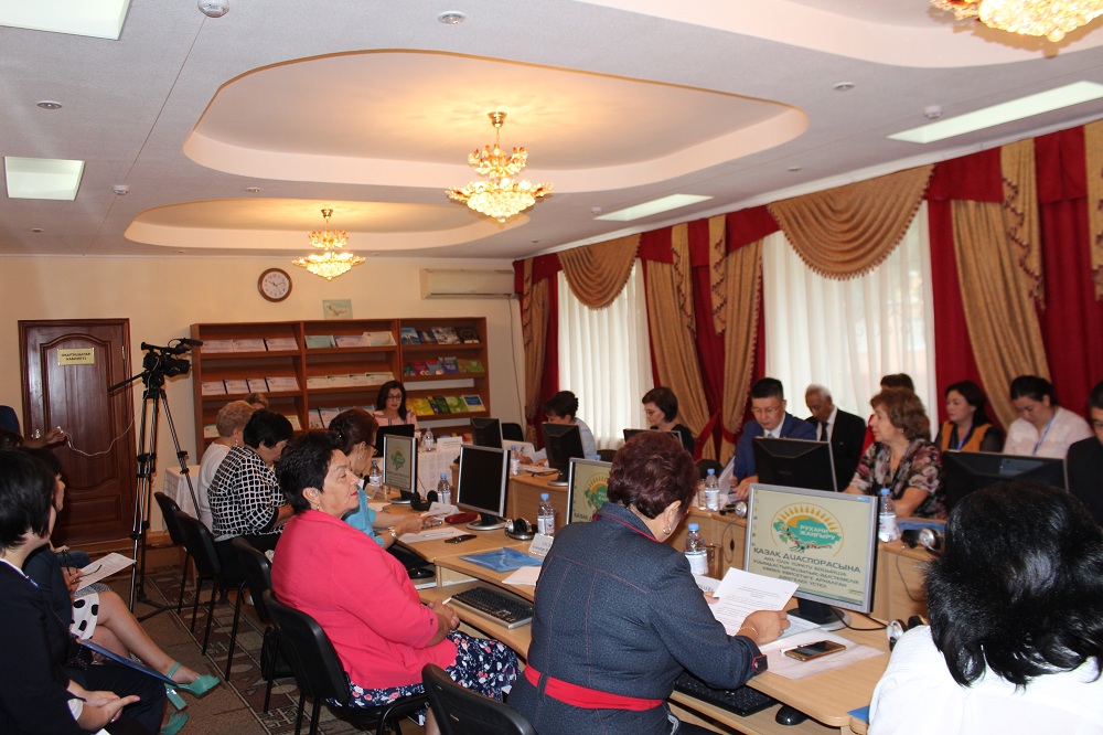 رۋدنىيدا چەليابى وبلىسىنداعى قازاق دياسپوراسى وكىلدەرىنىڭ قاتىسۋىمەن دوڭگەلەك ۇستەل ءوتتى