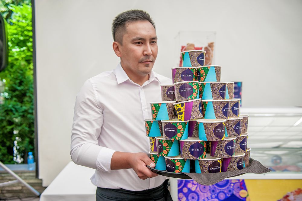 وتاندىق بالمۇزداقتاردىڭ 10 تونناسى الماتىدان شانحايعا جىبەرىلدى