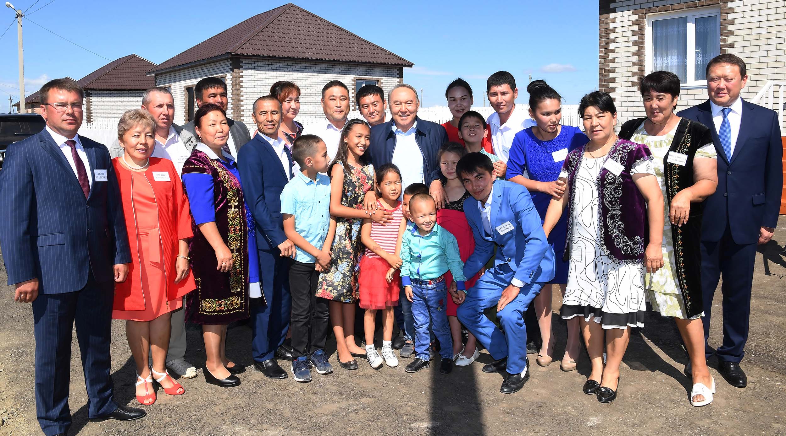 ەلباسى يليچەۆكا اۋىلىنداعى تۇرعىن ءۇي قۇرىلىسىمەن تانىستى