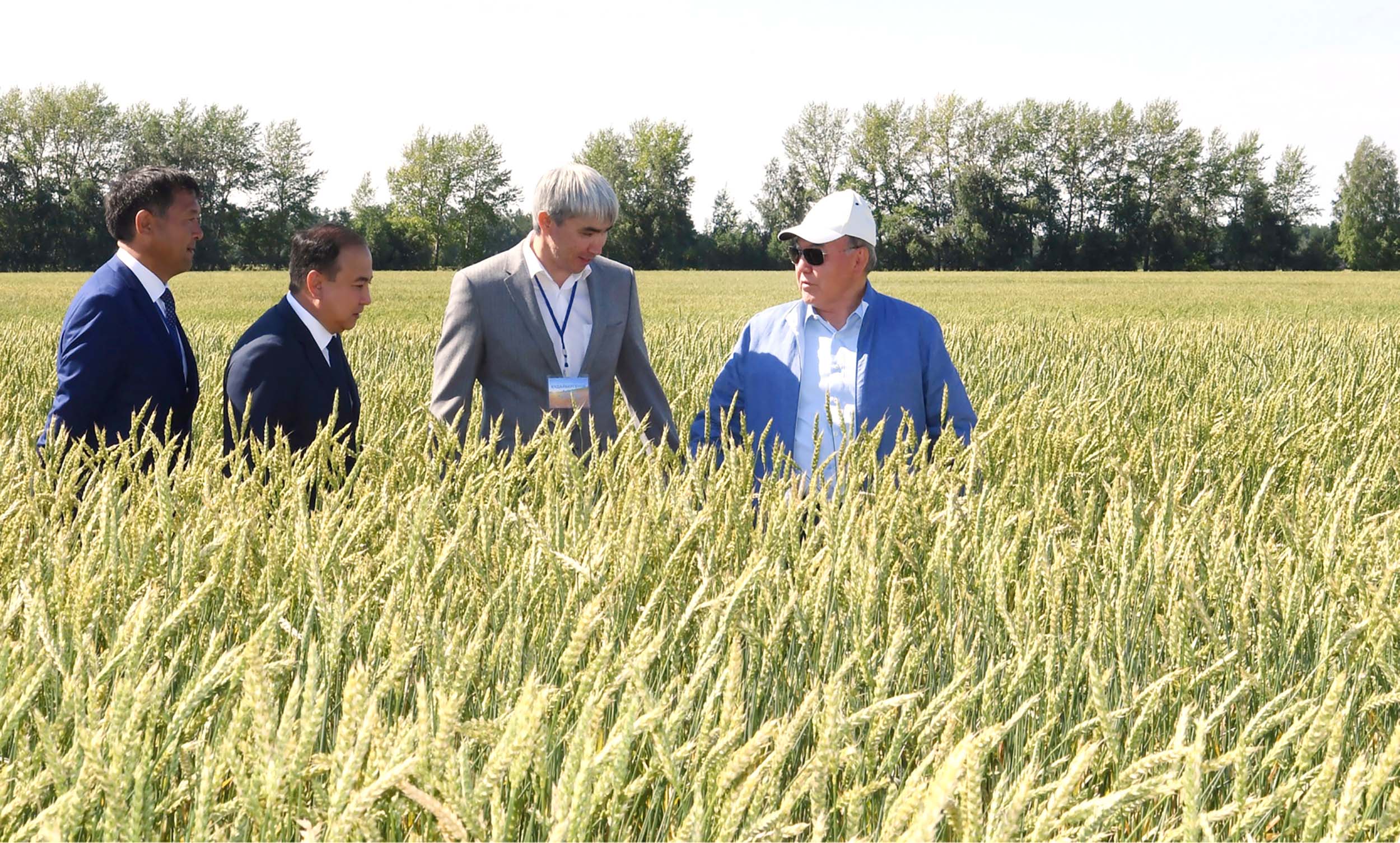 قازاقستان پرەزيدەنتى «جۋراۆلەۆكا 1» اۋىل شارۋاشىلىعى كەشەنىن ارالاپ كوردى