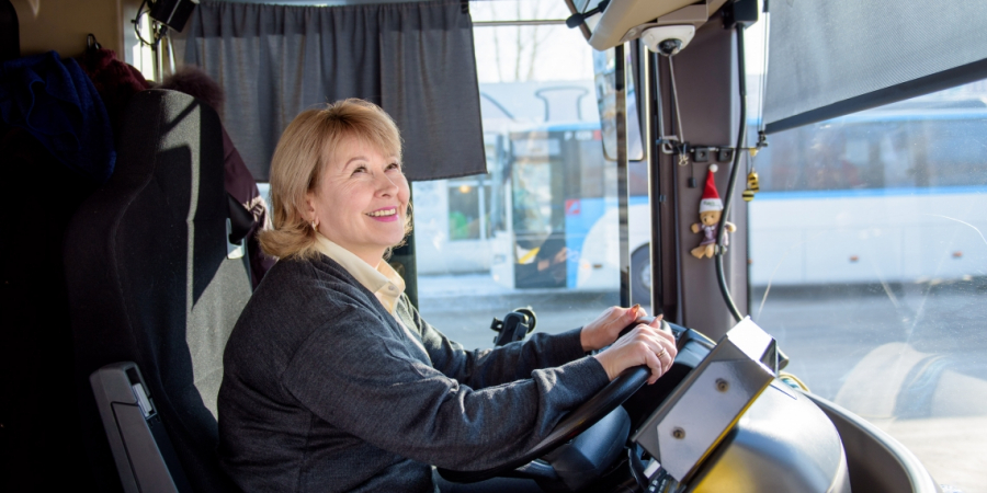 ەلوردادا اۆتوبۋس جۇرگىزۋشىلەرى 400 مىڭ تەڭگەگە دەيىن جالاقى الۋى مۇمكىن