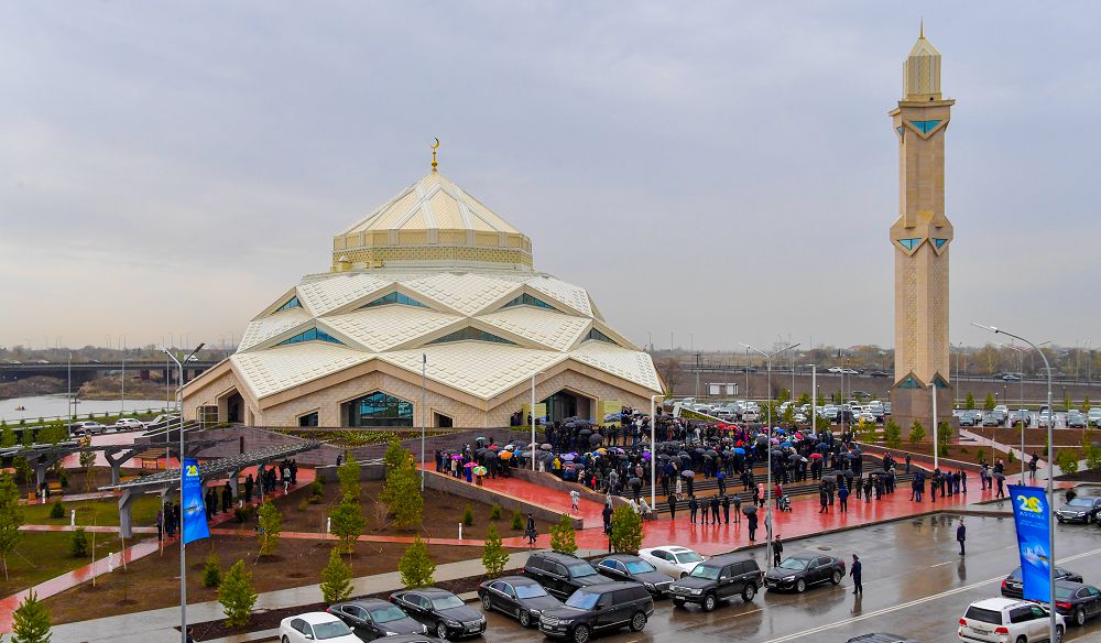 ەلباسى قۇربان ايت مەرەكەسىمەن قۇتتىقتادى