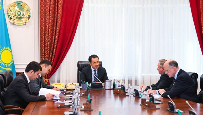 باقىتجان ساعىنتاەۆ قر-داعى اقش ەلشىسى دجوردج كرولمەن كەزدەسۋ وتكىزدى